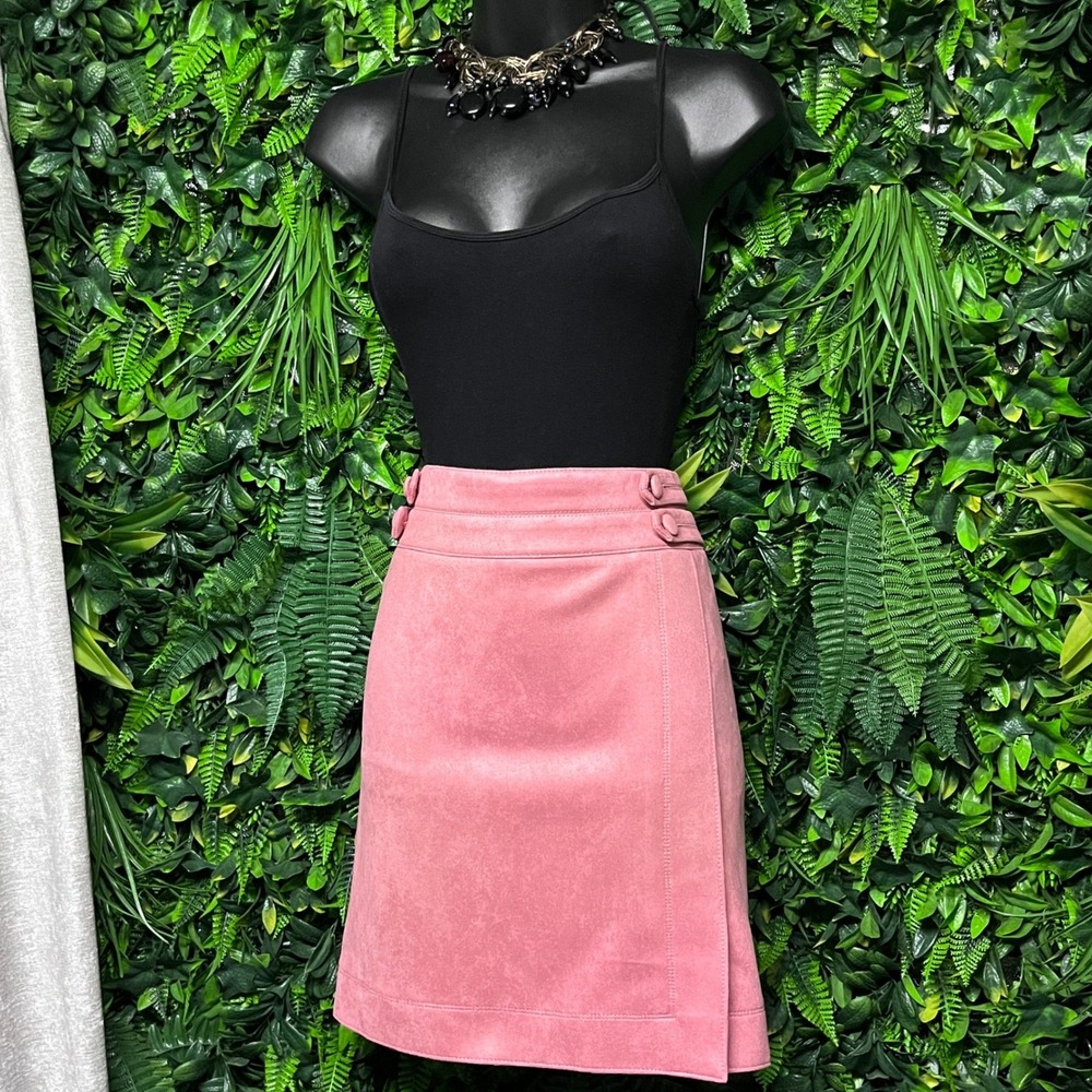 White House Black‎ Market Skirt Size 00 Pink Faux Suede Mini Button Detail 4118